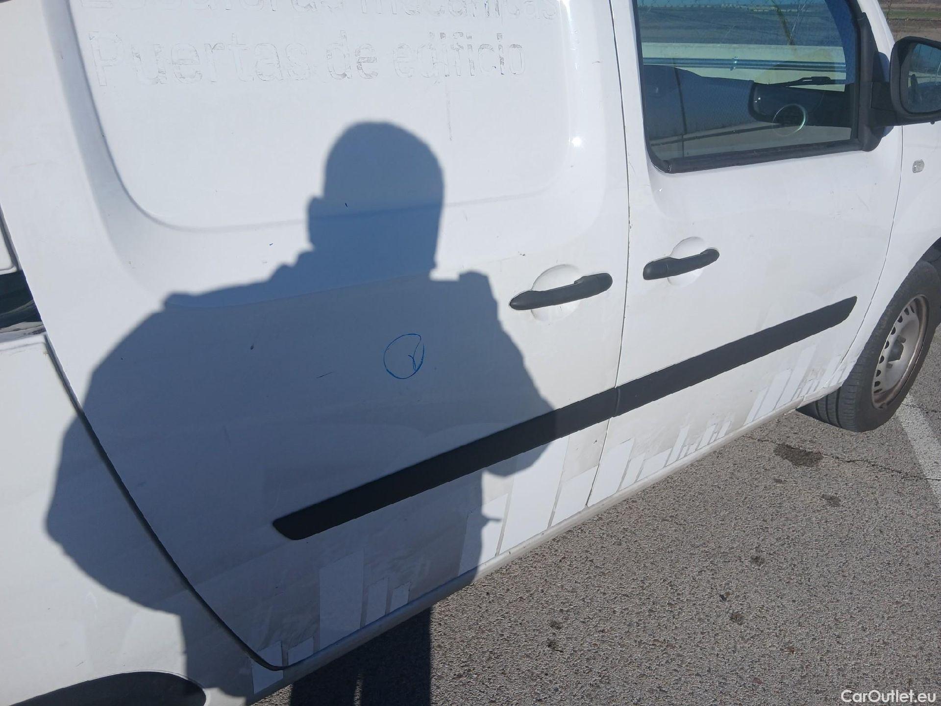  Renault  Kangoo RENAULT  Furgón/2013/4P/furgón derivado de turismo Maxi 2p Blue dCi 70 kW (95CV) #36