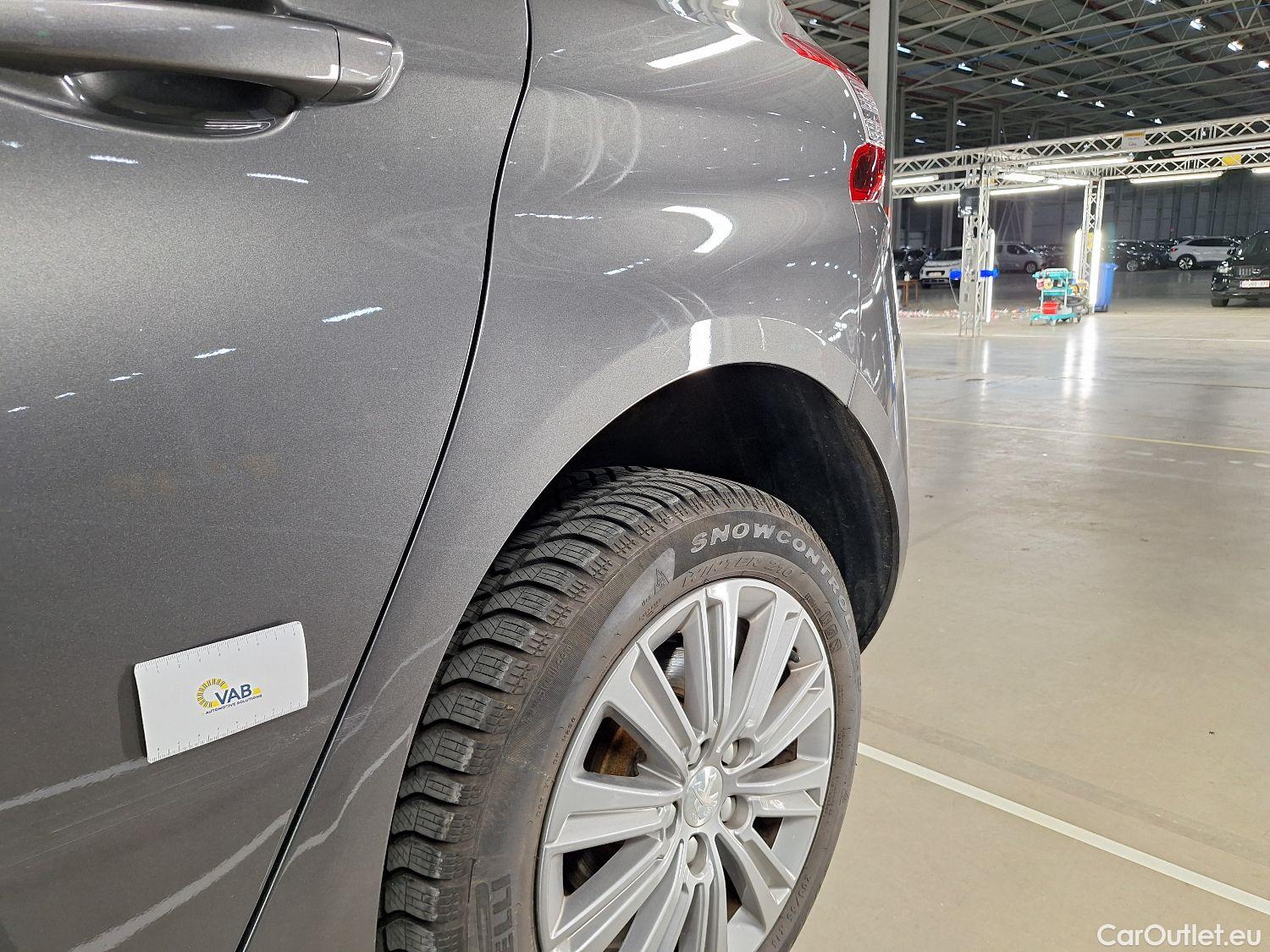  Peugeot  308 Peugeot,  FL'17, Peugeot  1.5 BlueHDi 130 S&S EAT8 Allure 5d #25