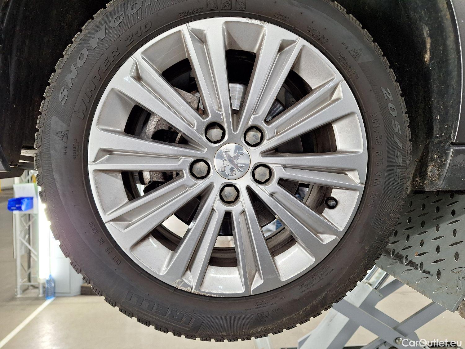  Peugeot  308 Peugeot,  FL'17, Peugeot  1.5 BlueHDi 130 S&S EAT8 Allure 5d #8