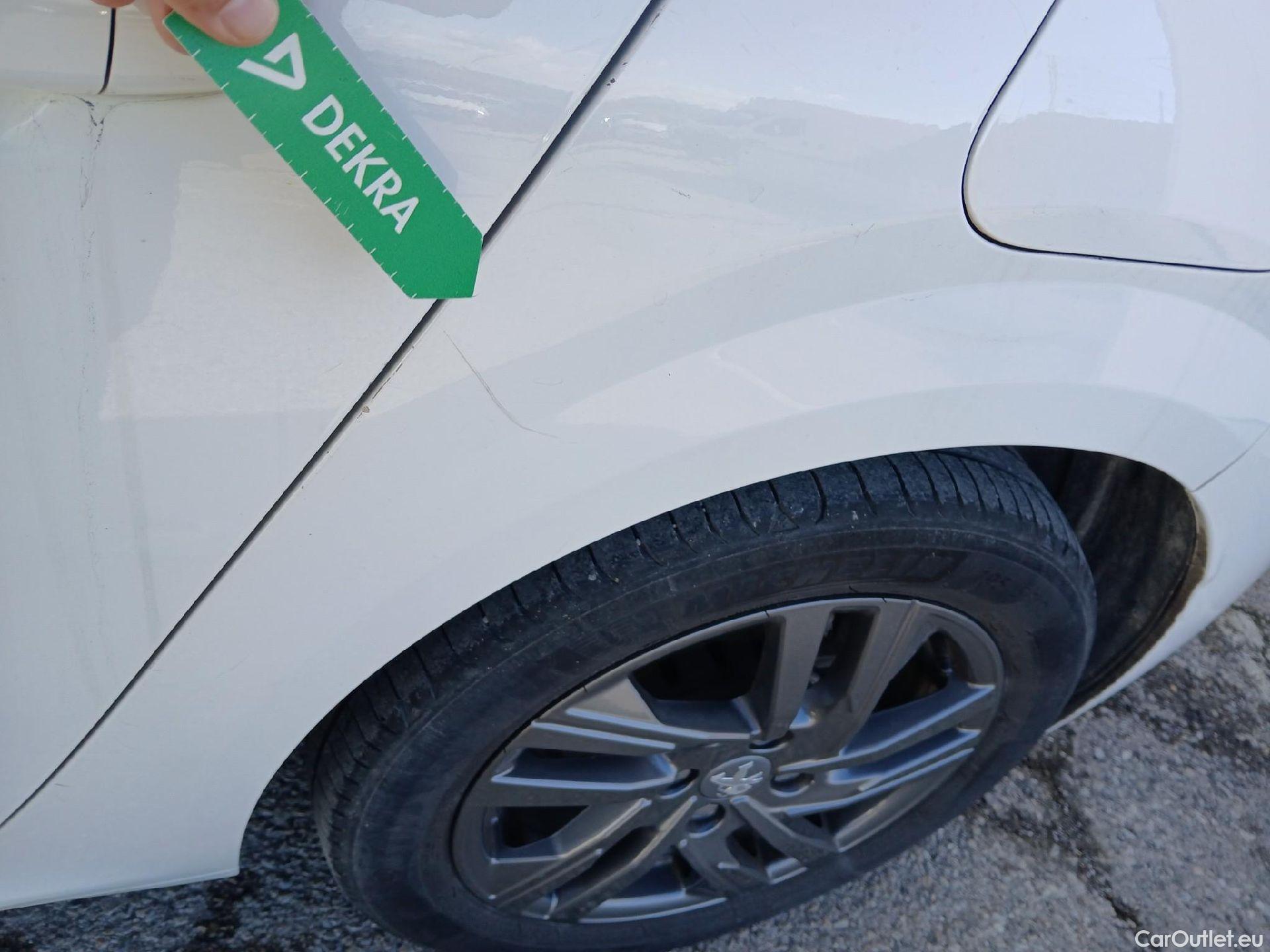  Peugeot  208 PEUGEOT  / 2019 / 5P / berlina con portón BlueHDi 73kW (100CV) Active Pack (AC) #30