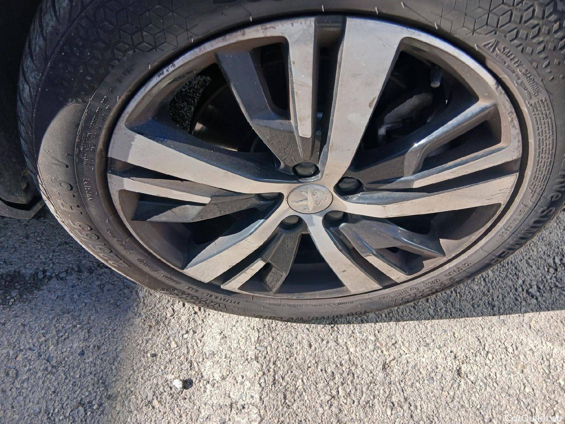  Peugeot  3008 PEUGEOT  Hybrid / 2020 / 5P / todoterreno 225 e-EAT8 GT #35