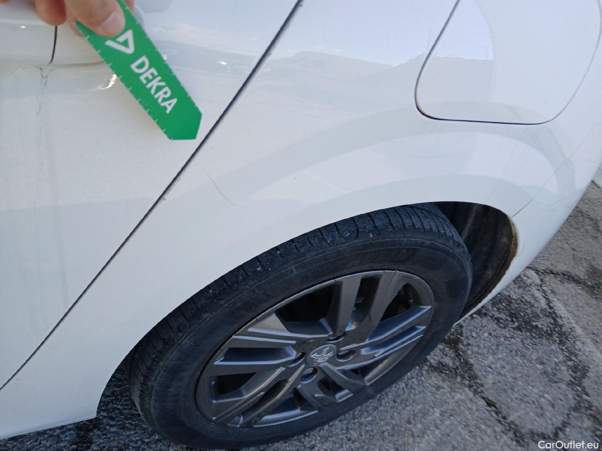  Peugeot  208 PEUGEOT  / 2019 / 5P / berlina con portón BlueHDi 73kW (100CV) Active Pack (AC) #29