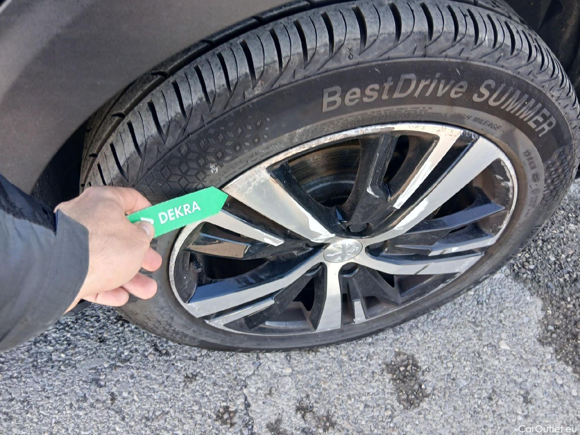  Peugeot  3008 PEUGEOT  Hybrid / 2020 / 5P / todoterreno 225 e-EAT8 GT #9