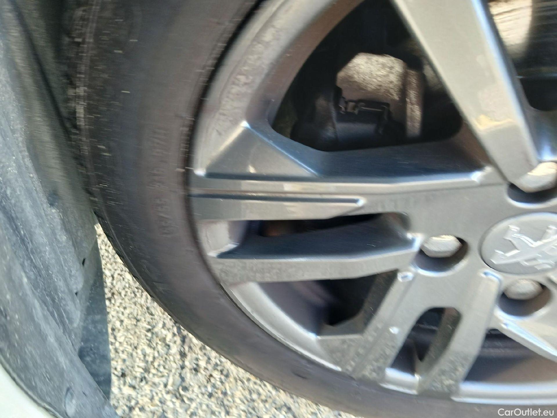  Peugeot  208 PEUGEOT  / 2019 / 5P / berlina con portón BlueHDi 73kW (100CV) Active Pack (AC) #16