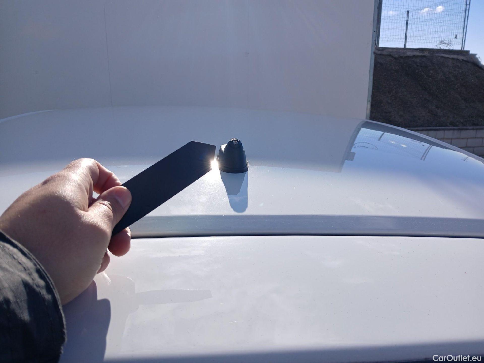  Peugeot  208 PEUGEOT  / 2019 / 5P / berlina con portón BlueHDi 73kW (100CV) Active Pack (AC) #3