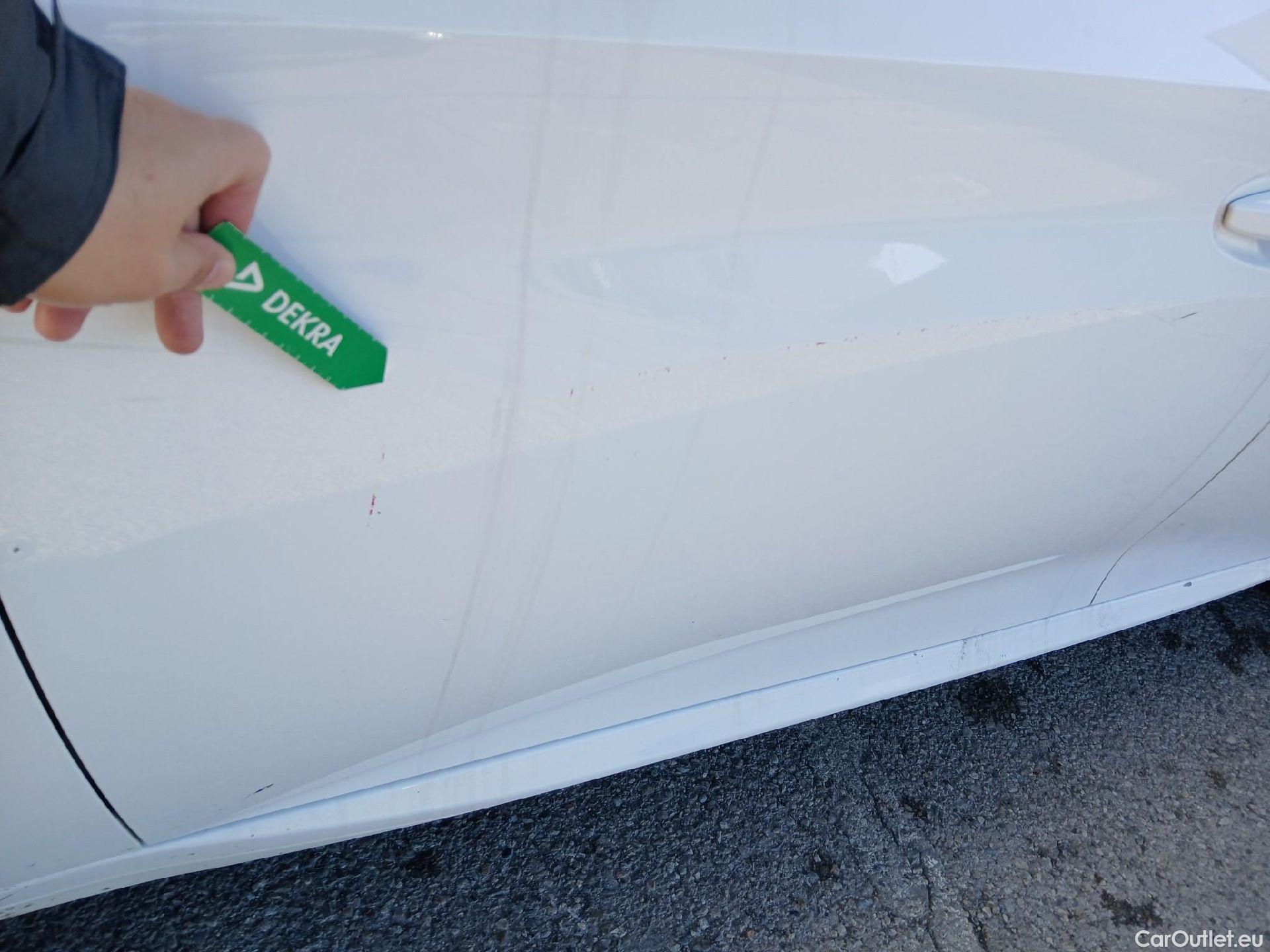  Peugeot  208 PEUGEOT  / 2019 / 5P / berlina con portón BlueHDi 73kW (100CV) Active Pack (AC) #17