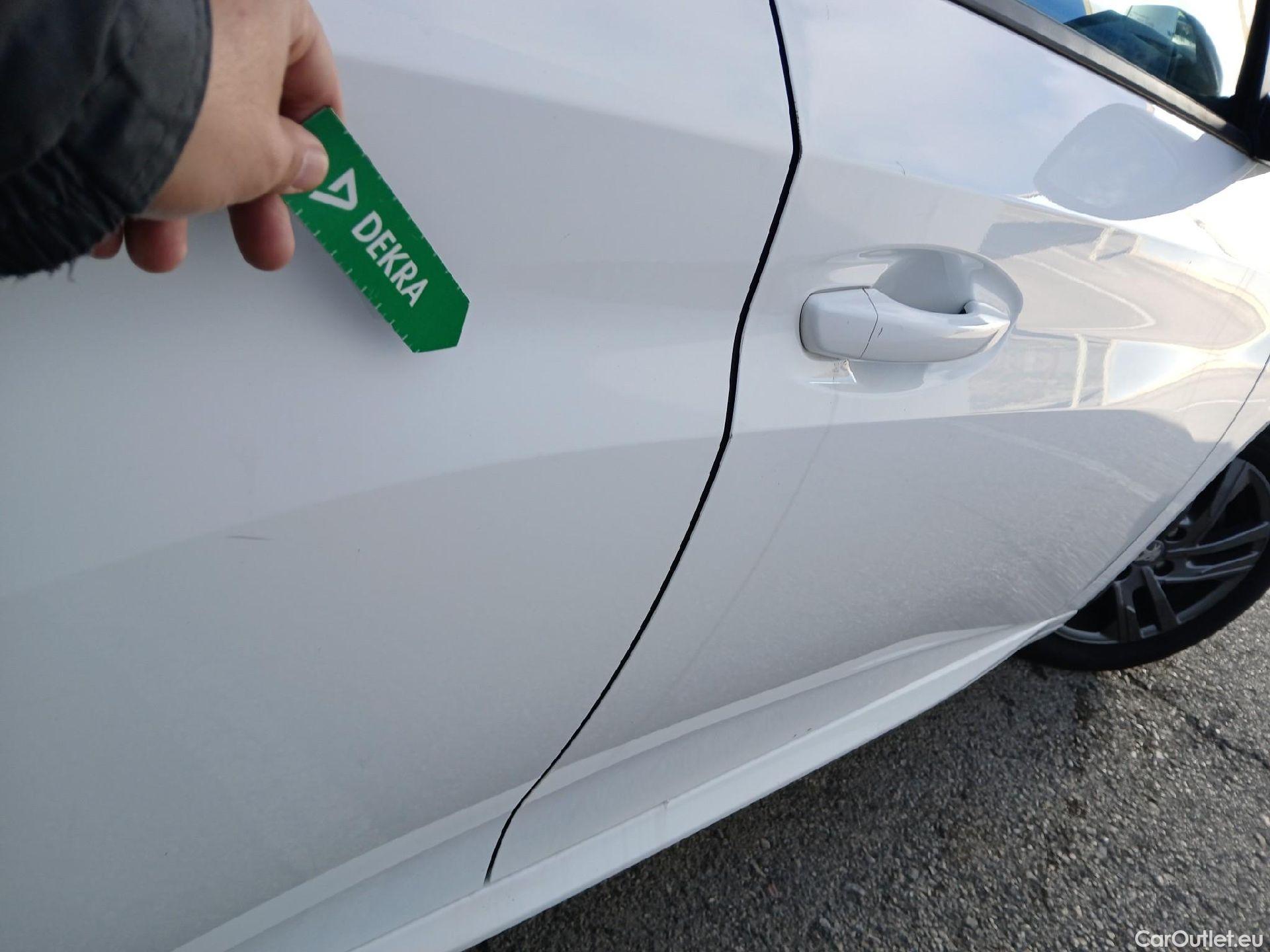  Peugeot  208 PEUGEOT  / 2019 / 5P / berlina con portón BlueHDi 73kW (100CV) Active Pack (AC) #46