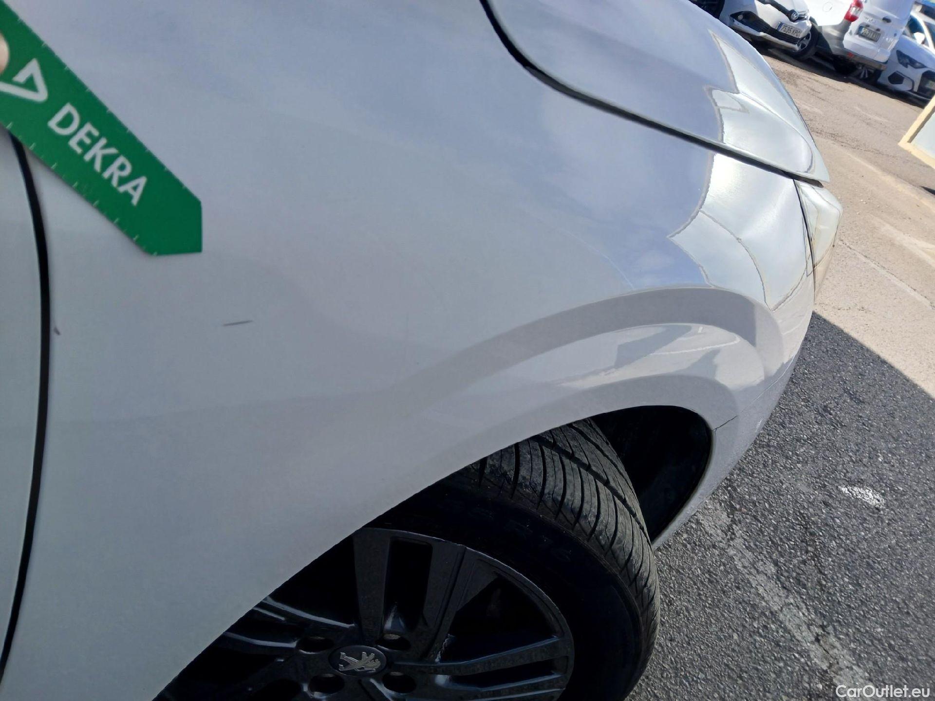  Peugeot  208 PEUGEOT  / 2019 / 5P / berlina con portón BlueHDi 73kW (100CV) Active Pack (AC) #50