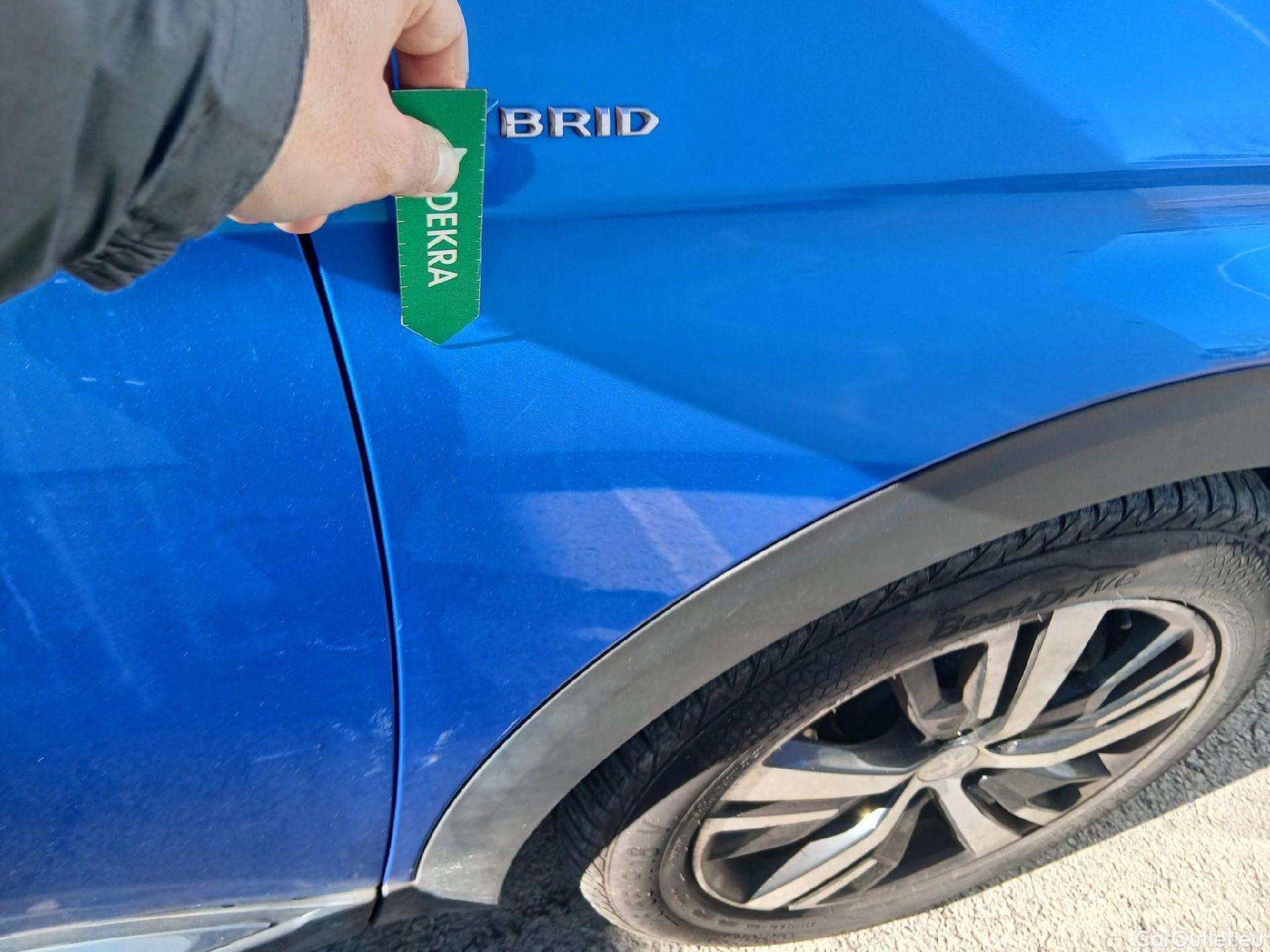  Peugeot  3008 PEUGEOT  Hybrid / 2020 / 5P / todoterreno 225 e-EAT8 GT #33