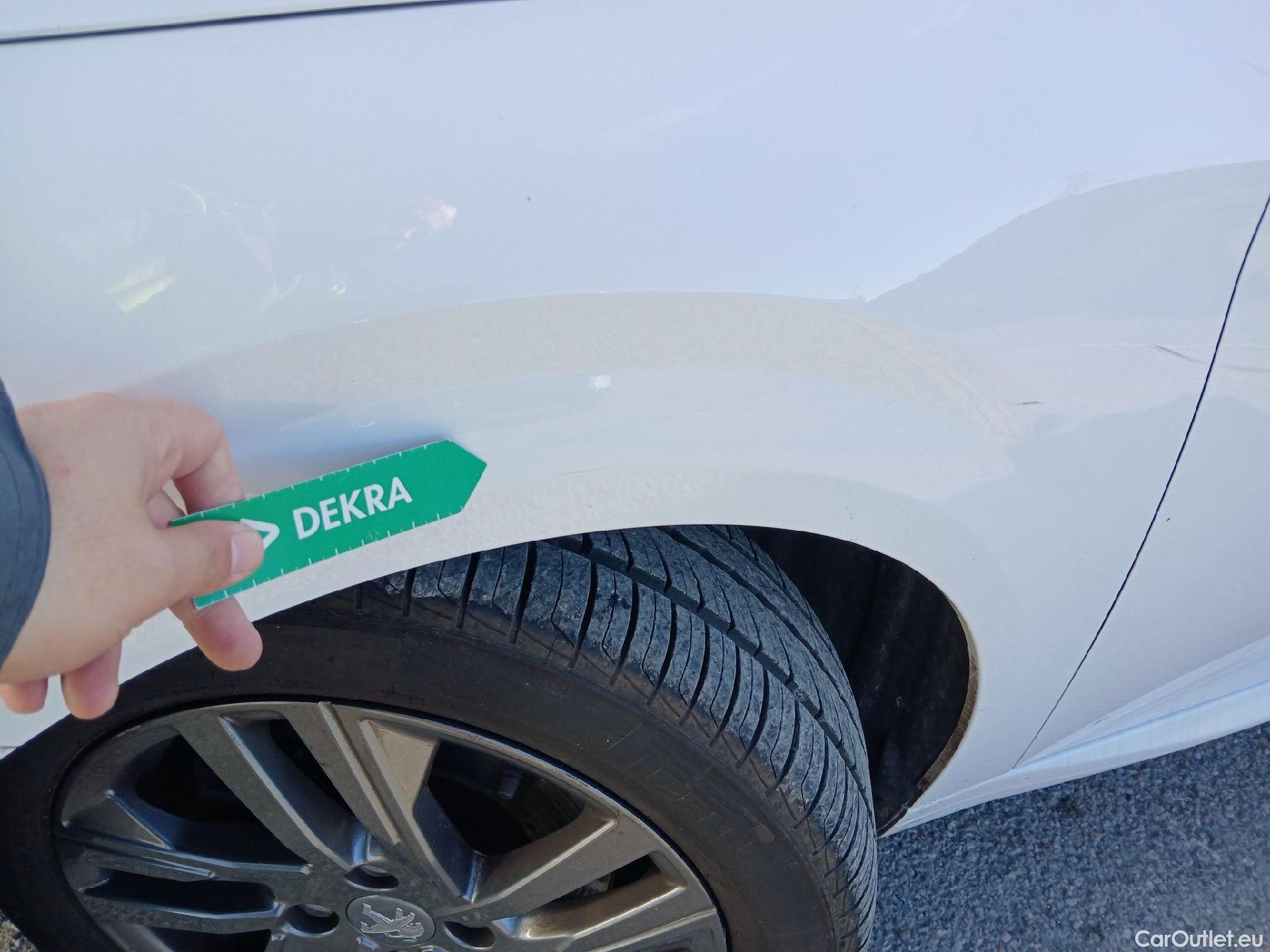  Peugeot  208 PEUGEOT  / 2019 / 5P / berlina con portón BlueHDi 73kW (100CV) Active Pack (AC) #13