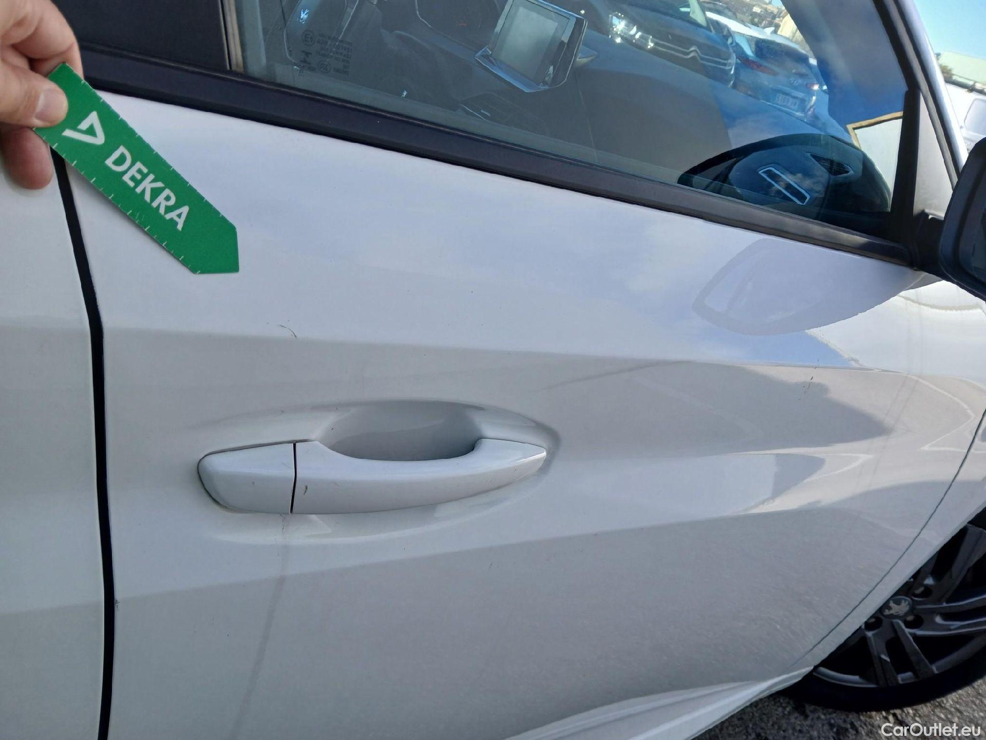  Peugeot  208 PEUGEOT  / 2019 / 5P / berlina con portón BlueHDi 73kW (100CV) Active Pack (AC) #48