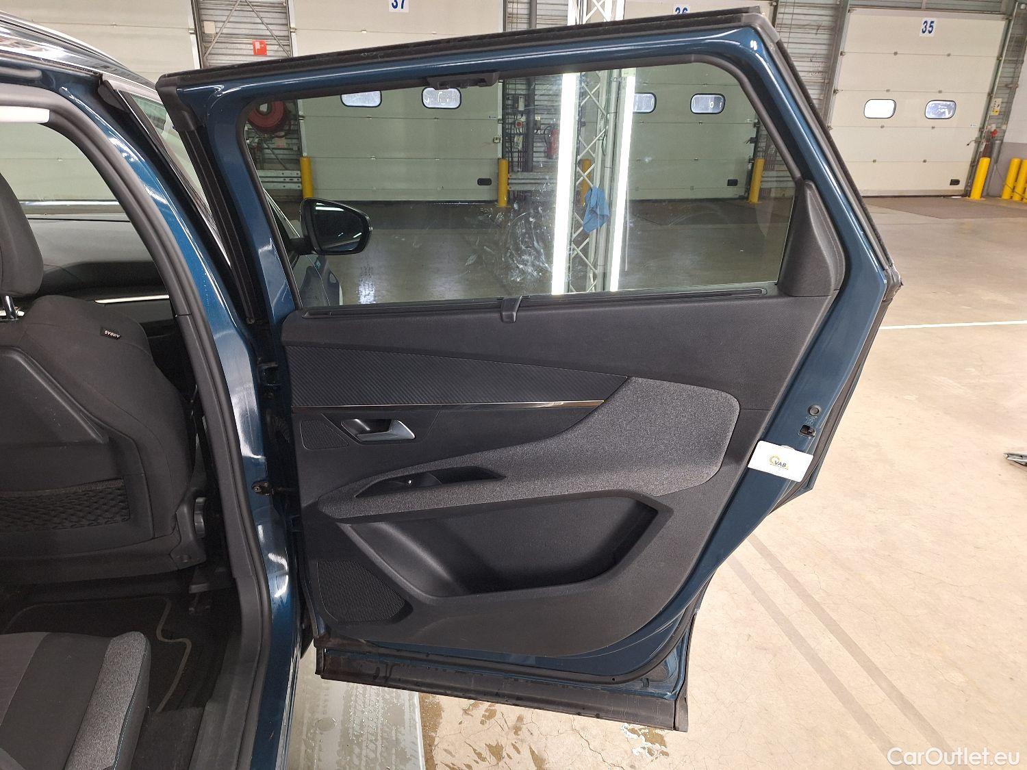  Peugeot  3008 Peugeot, 5008 FL'20, Peugeot 5008 1.2 PureTech 96kW S&S EAT8 Style 5d #26