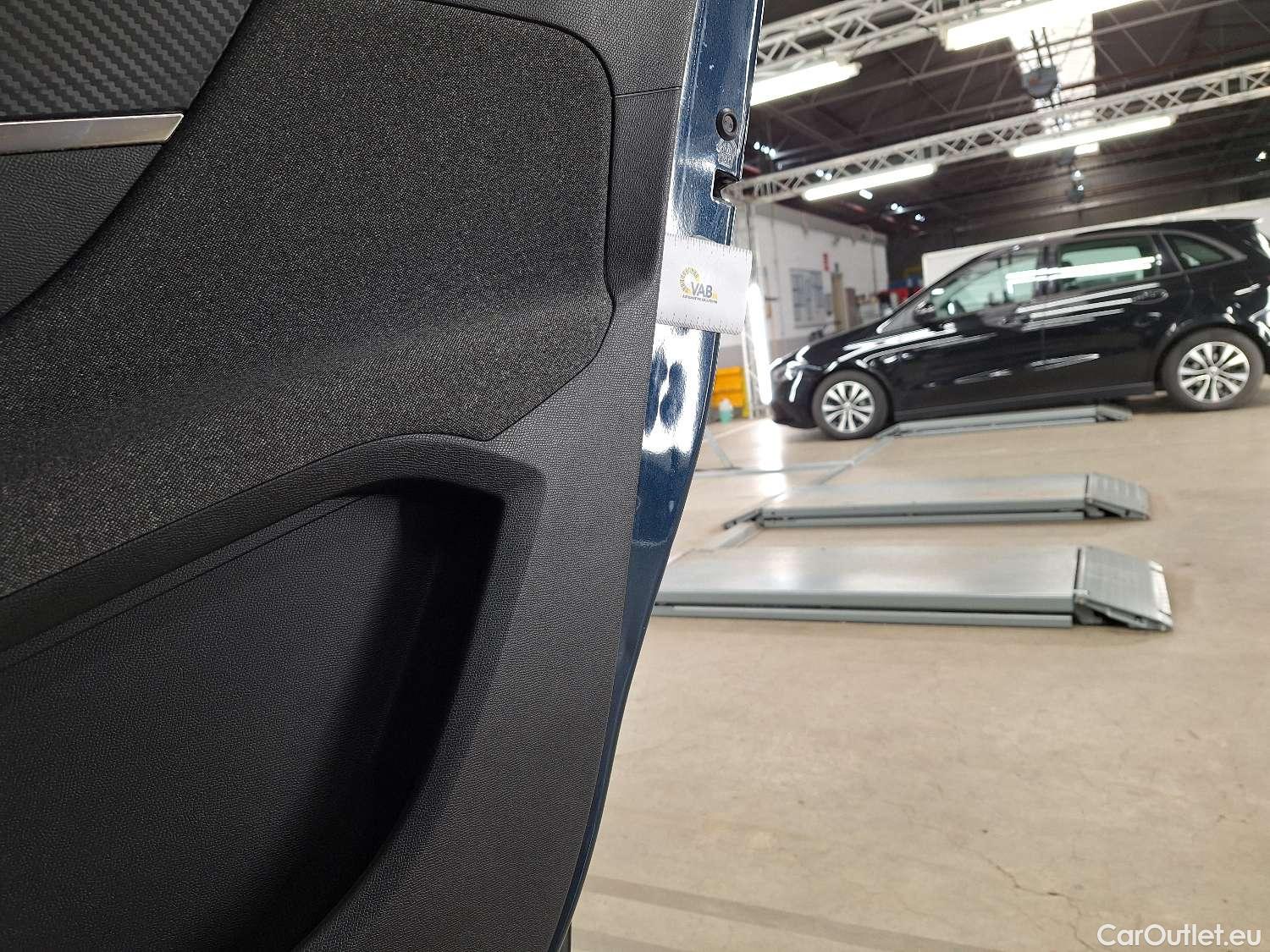  Peugeot  3008 Peugeot, 5008 FL'20, Peugeot 5008 1.2 PureTech 96kW S&S EAT8 Style 5d #27