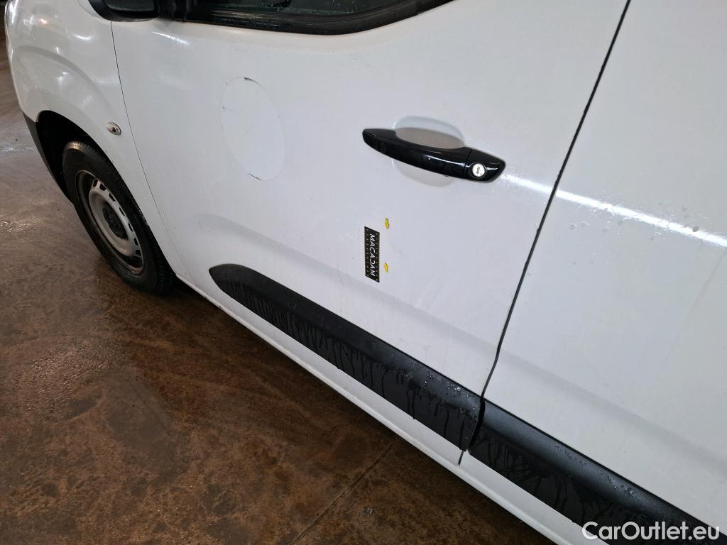  Opel  Combo OPEL  / 2018 / 4P / Fourgonnette 1.5 diesel 100chL1H1/stand CARGO PACK C #36