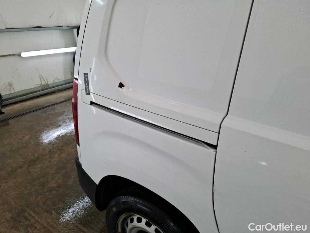  Opel  Combo OPEL  / 2018 / 4P / Fourgonnette 1.5 diesel 100chL1H1/stand CARGO PACK C #29