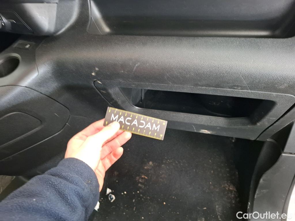  Opel  Combo OPEL  / 2018 / 4P / Fourgonnette 1.5 diesel 100chL1H1/stand CARGO PACK C #24