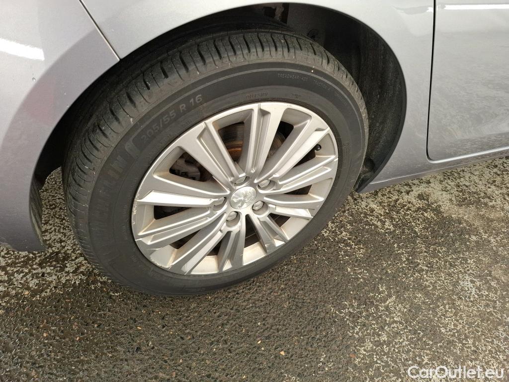  Peugeot  308 PEUGEOT  / 2017 / 5P / Berline Puretech 130 S&S EAT8 Allure #20