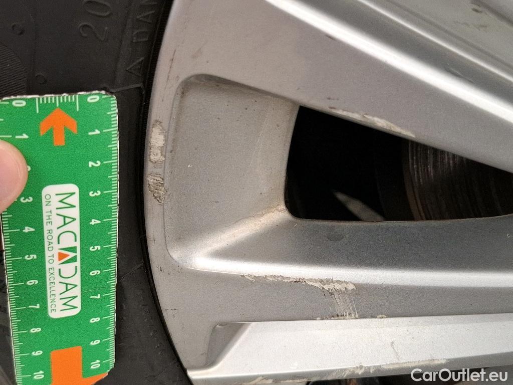  Peugeot  308 PEUGEOT  / 2017 / 5P / Berline Puretech 130 S&S EAT8 Allure #17