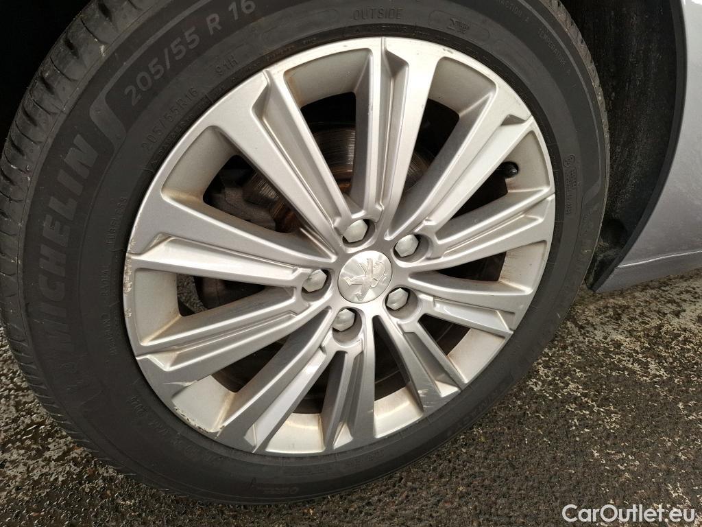 Peugeot  308 PEUGEOT  / 2017 / 5P / Berline Puretech 130 S&S EAT8 Allure #21