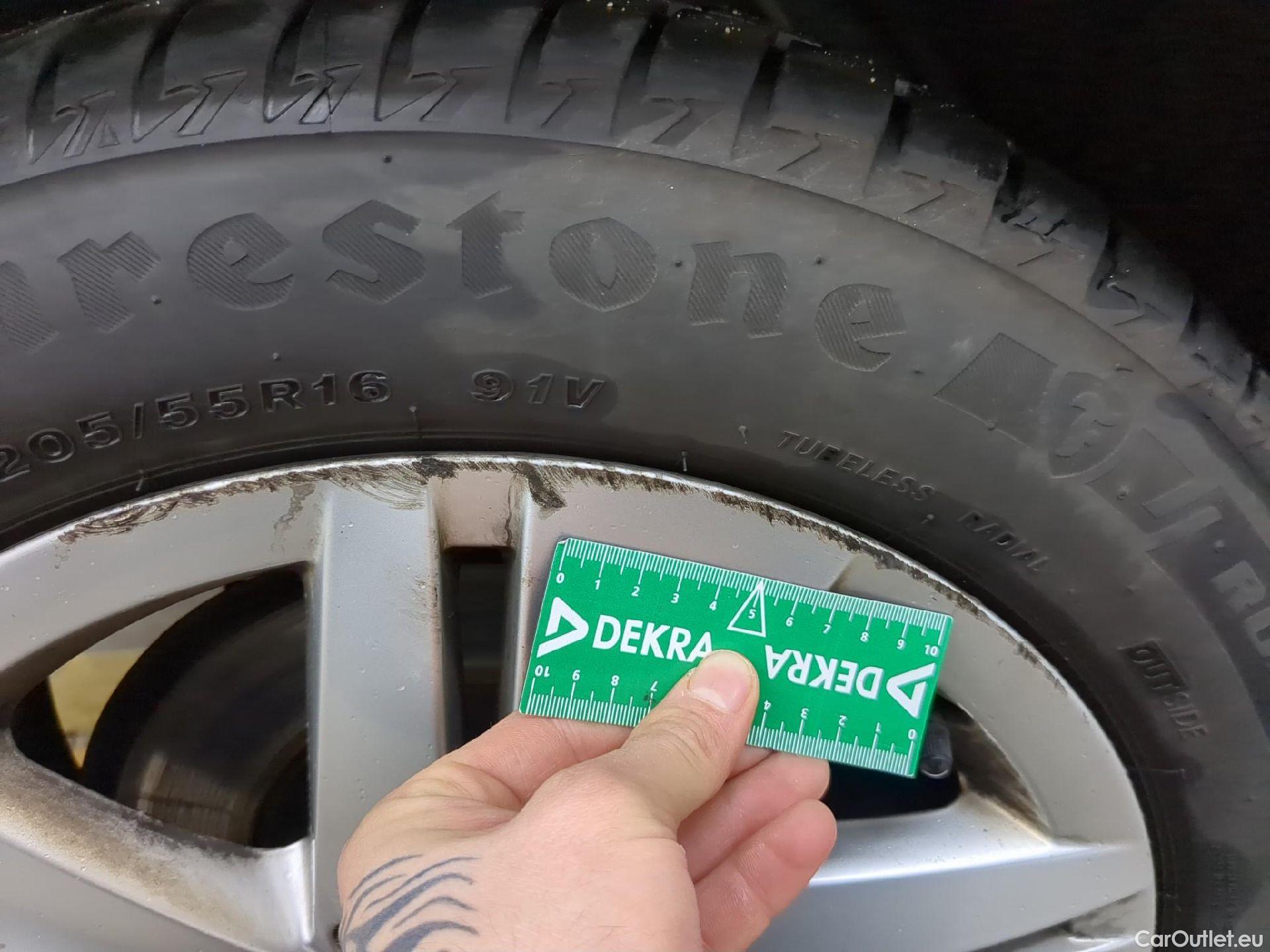  Volkswagen  Golf  VOLKSWAGEN / 2020 / 5P / Berline 2.0 TDI SCR 150 DSG7 Life Busi 1st #3