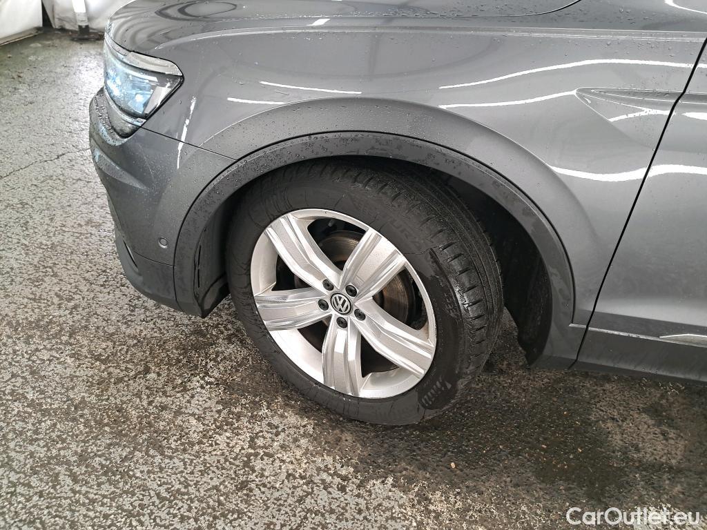  Volkswagen  Tiguan VOLKSWAGEN  / 2016 / 5P / SUV 2.0 TDI 150 DSG7 Carat Exclusive #31