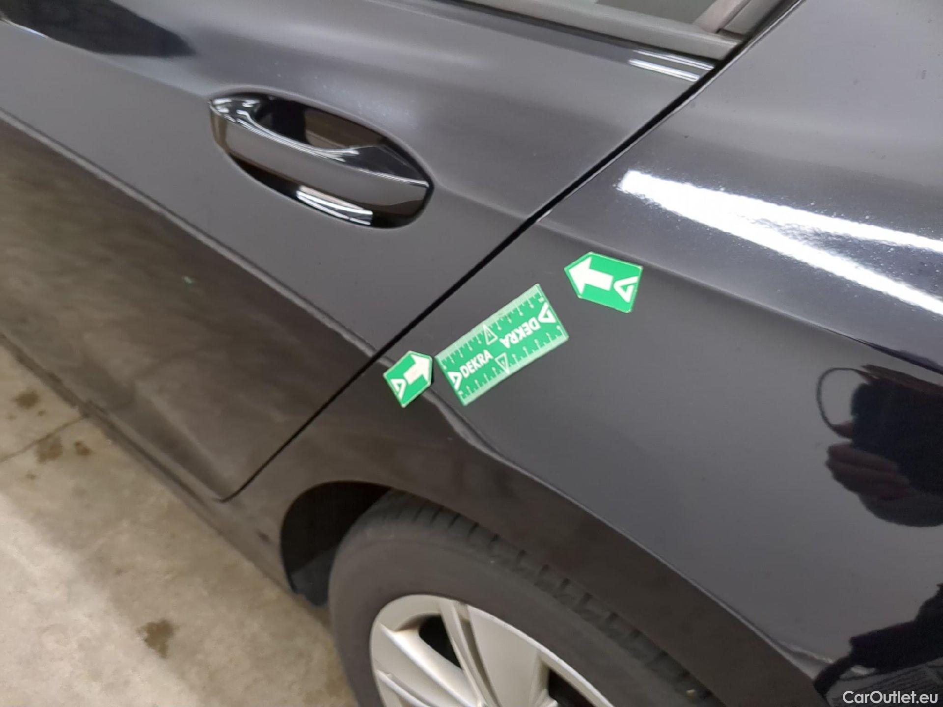  Volkswagen  Golf  VOLKSWAGEN / 2020 / 5P / Berline 2.0 TDI SCR 150 DSG7 Life Busi 1st #13