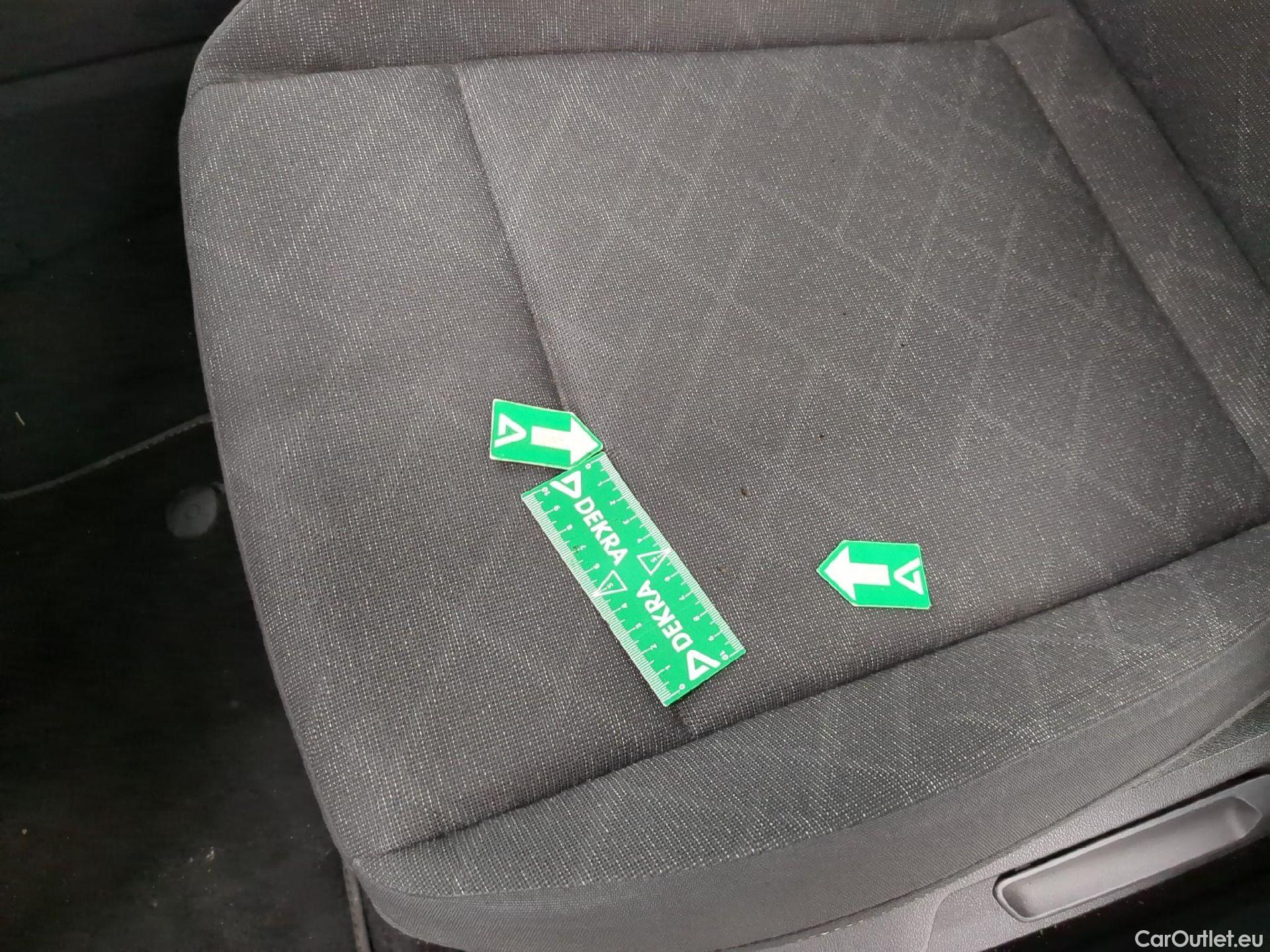  Volkswagen  Golf  VOLKSWAGEN / 2020 / 5P / Berline 2.0 TDI SCR 150 DSG7 Life Busi 1st #6