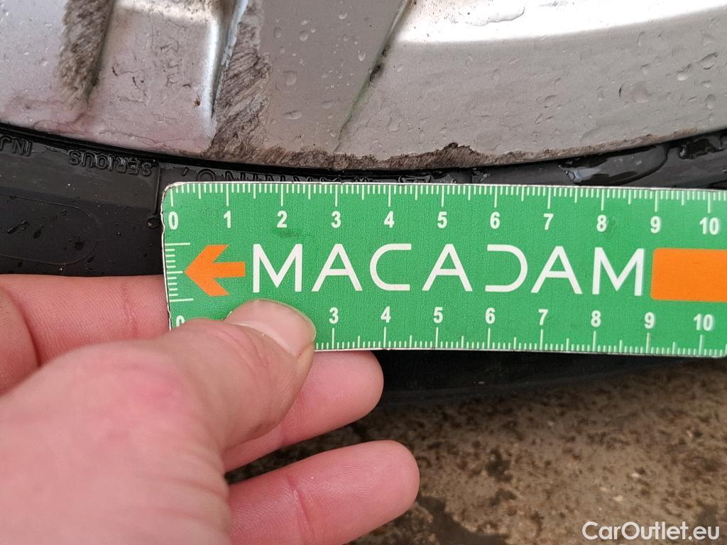  Volkswagen  Golf  VOLKSWAGEN / 2020 / 5P / Berline 2.0 TDI SCR 150 DSG7 Life Busi 1st #31