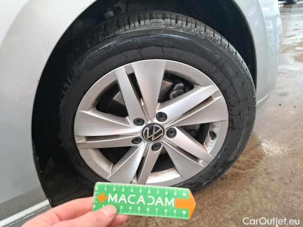  Volkswagen  Golf  VOLKSWAGEN / 2020 / 5P / Berline 2.0 TDI SCR 150 DSG7 Life Busi 1st #28