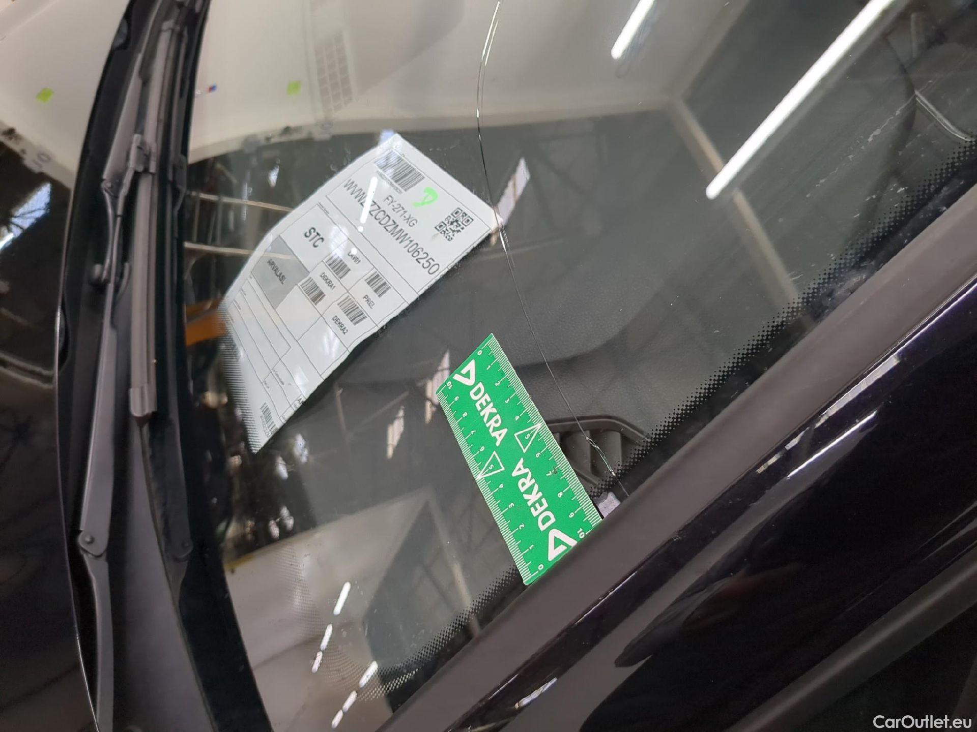  Volkswagen  Golf  VOLKSWAGEN / 2020 / 5P / Berline 2.0 TDI SCR 150 DSG7 Life Busi 1st #4