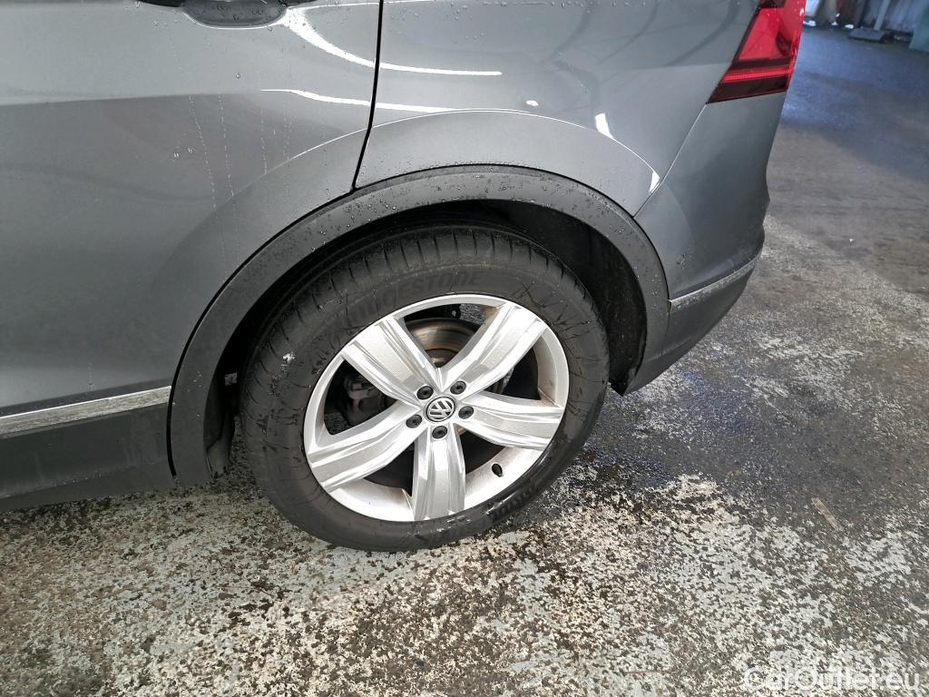  Volkswagen  Tiguan VOLKSWAGEN  / 2016 / 5P / SUV 2.0 TDI 150 DSG7 Carat Exclusive #24
