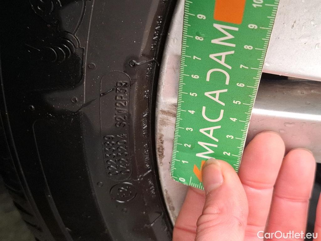  Volkswagen  Golf  VOLKSWAGEN / 2020 / 5P / Berline 2.0 TDI SCR 150 DSG7 Life Busi 1st #30