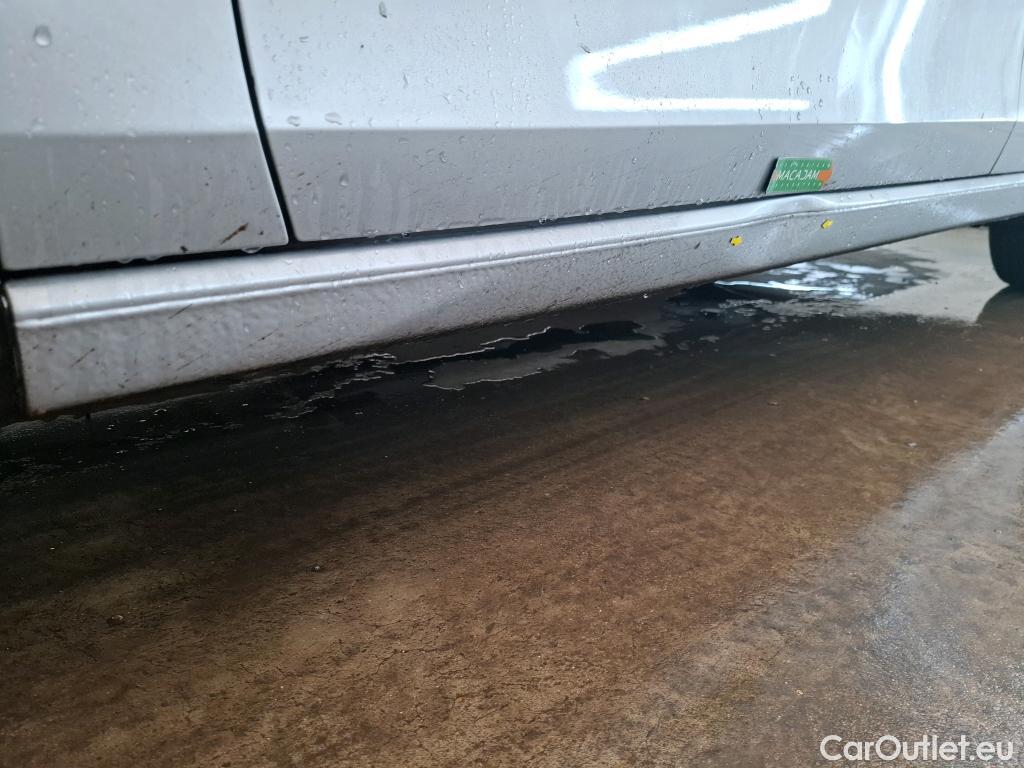  Volkswagen  Golf  VOLKSWAGEN / 2020 / 5P / Berline 2.0 TDI SCR 150 DSG7 Life Busi 1st #4