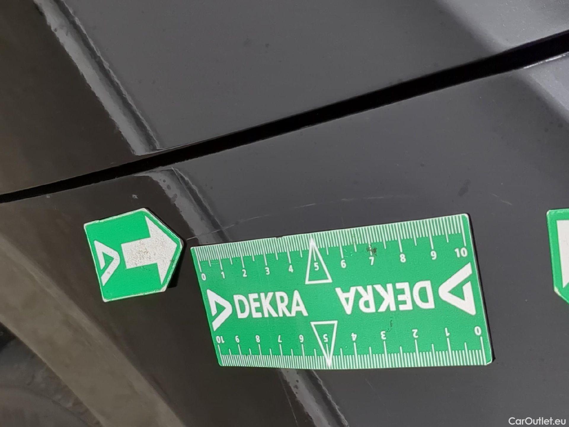  Volkswagen  Golf  VOLKSWAGEN / 2020 / 5P / Berline 2.0 TDI SCR 150 DSG7 Life Busi 1st #14