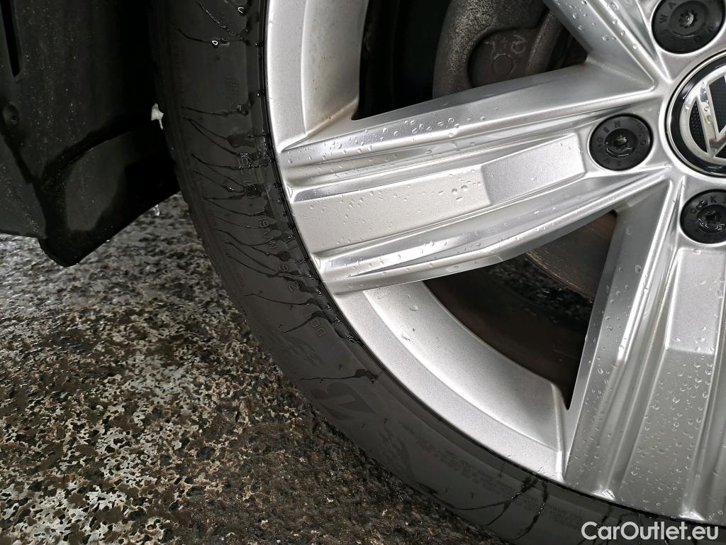  Volkswagen  Tiguan VOLKSWAGEN  / 2016 / 5P / SUV 2.0 TDI 150 DSG7 Carat Exclusive #36