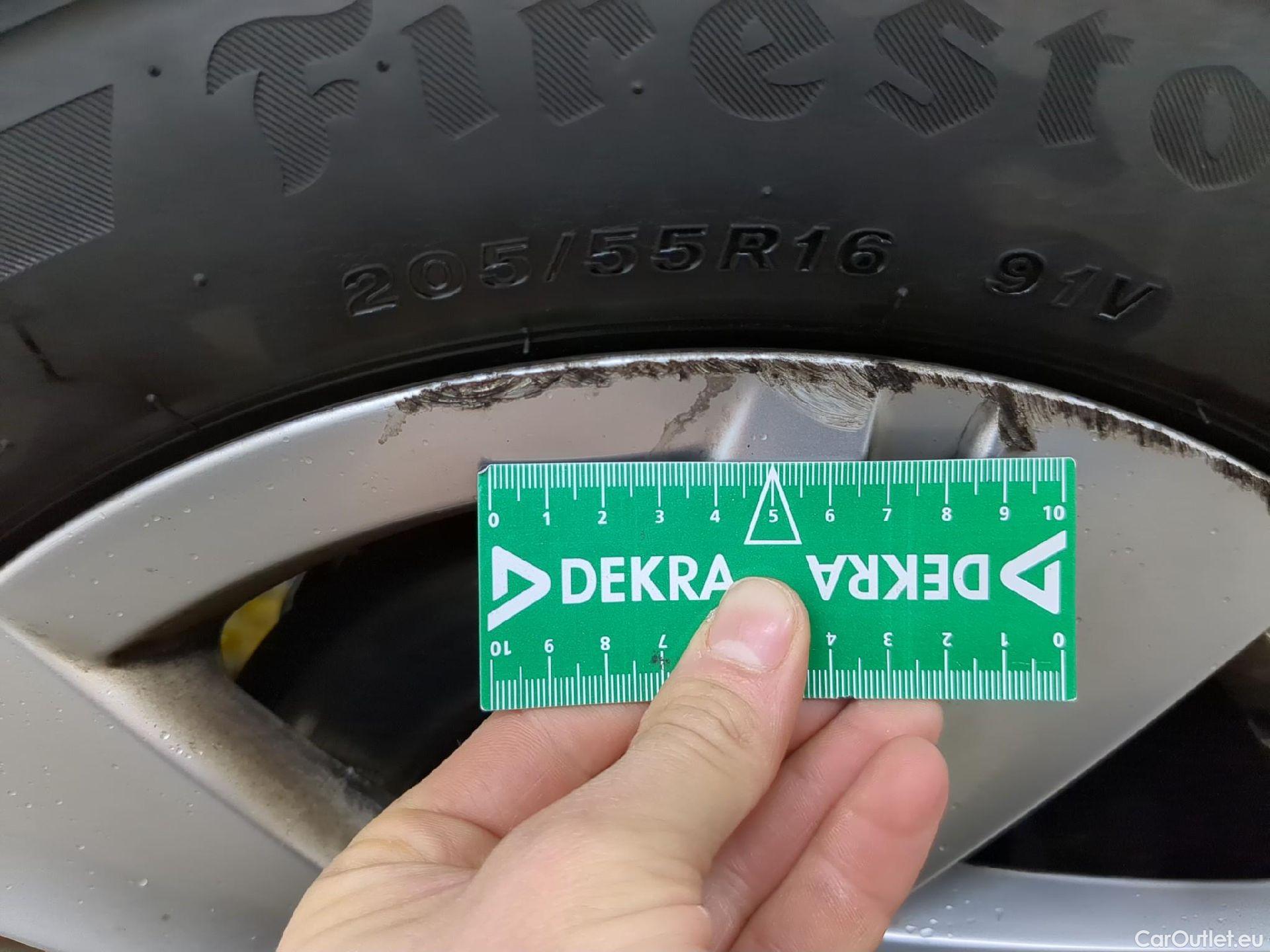  Volkswagen  Golf  VOLKSWAGEN / 2020 / 5P / Berline 2.0 TDI SCR 150 DSG7 Life Busi 1st #1