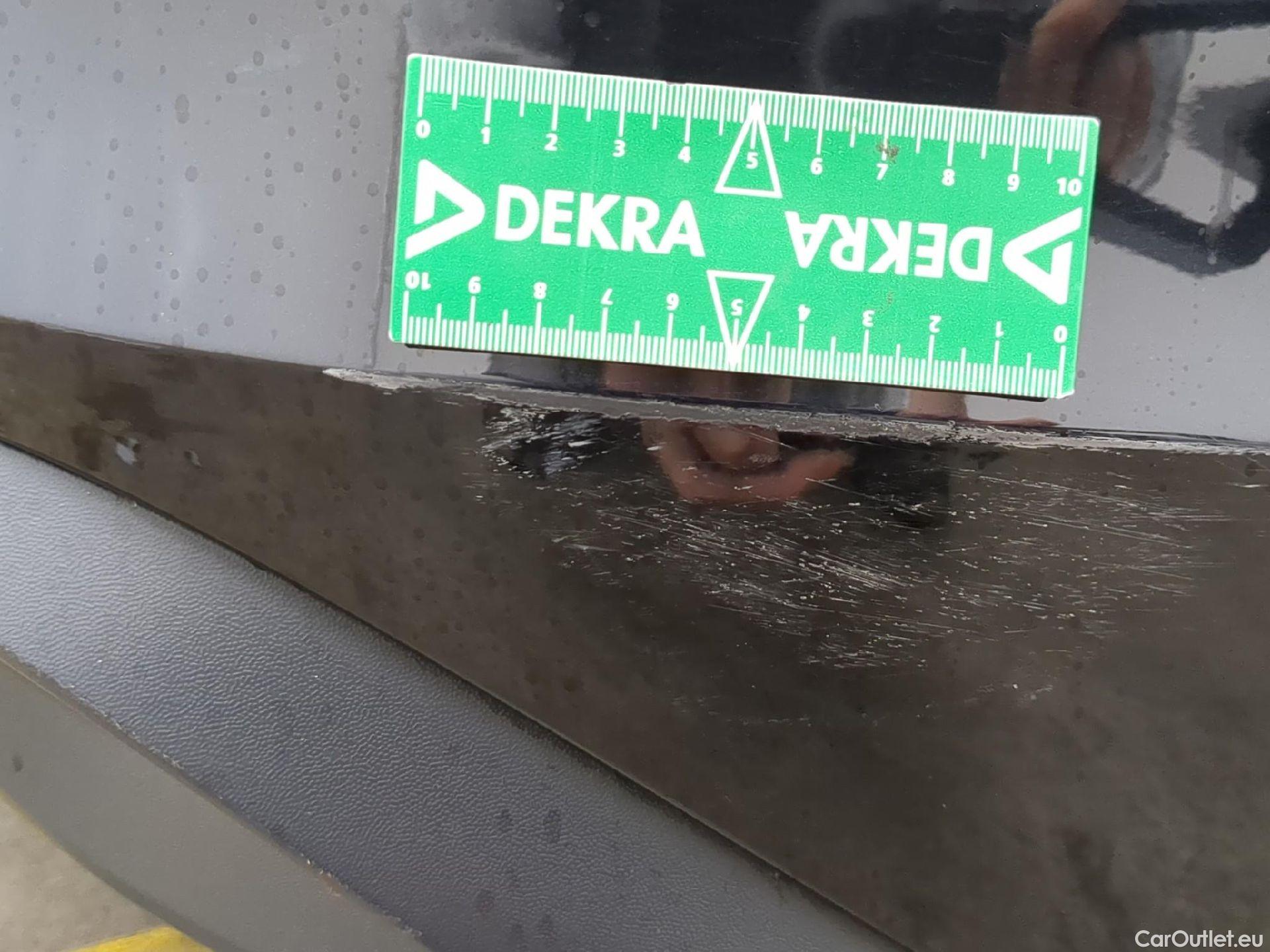  Volkswagen  Golf  VOLKSWAGEN / 2020 / 5P / Berline 2.0 TDI SCR 150 DSG7 Life Busi 1st #18