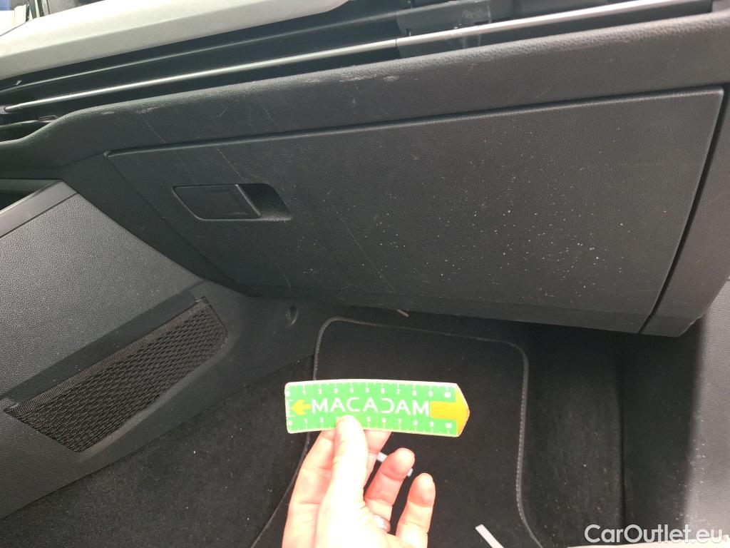  Volkswagen  Golf  VOLKSWAGEN / 2020 / 5P / Berline 2.0 TDI SCR 150 DSG7 Life Busi 1st #26