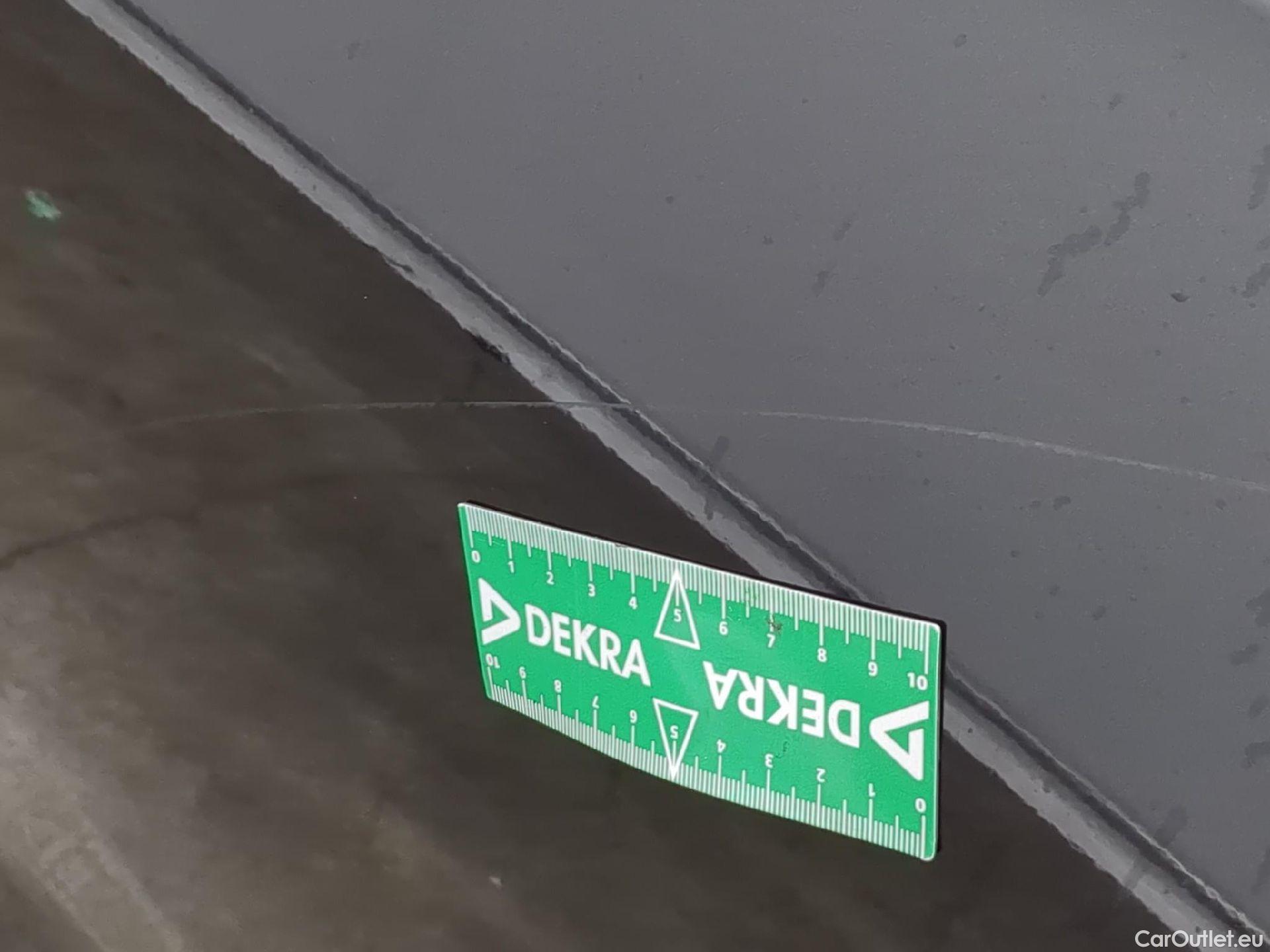  Volkswagen  Golf  VOLKSWAGEN / 2020 / 5P / Berline 2.0 TDI SCR 150 DSG7 Life Busi 1st #16