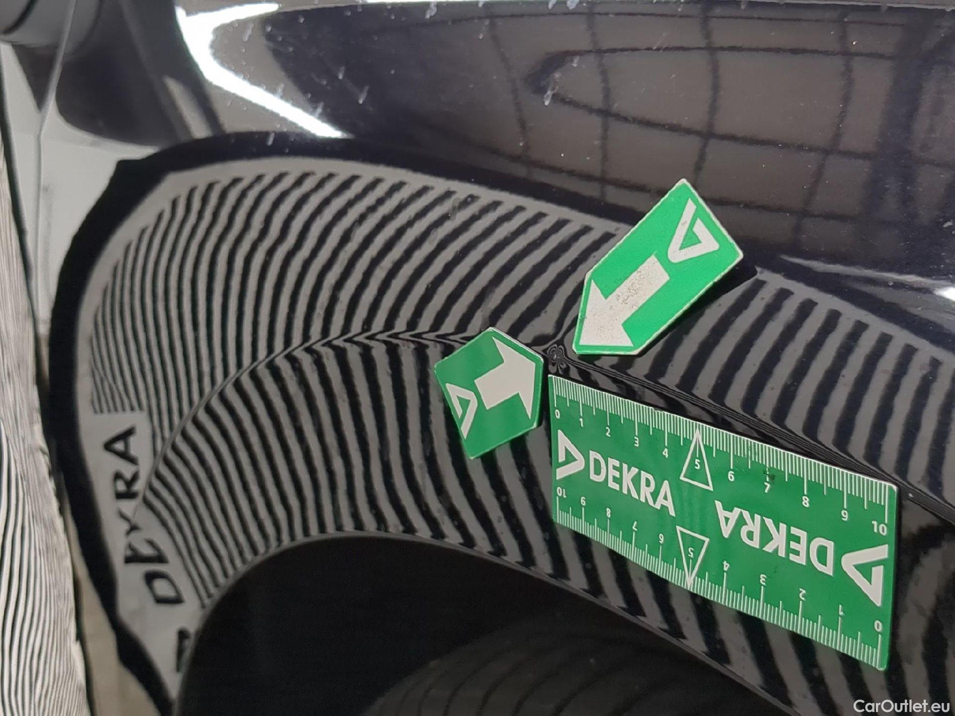  Volkswagen  Golf  VOLKSWAGEN / 2020 / 5P / Berline 2.0 TDI SCR 150 DSG7 Life Busi 1st #11