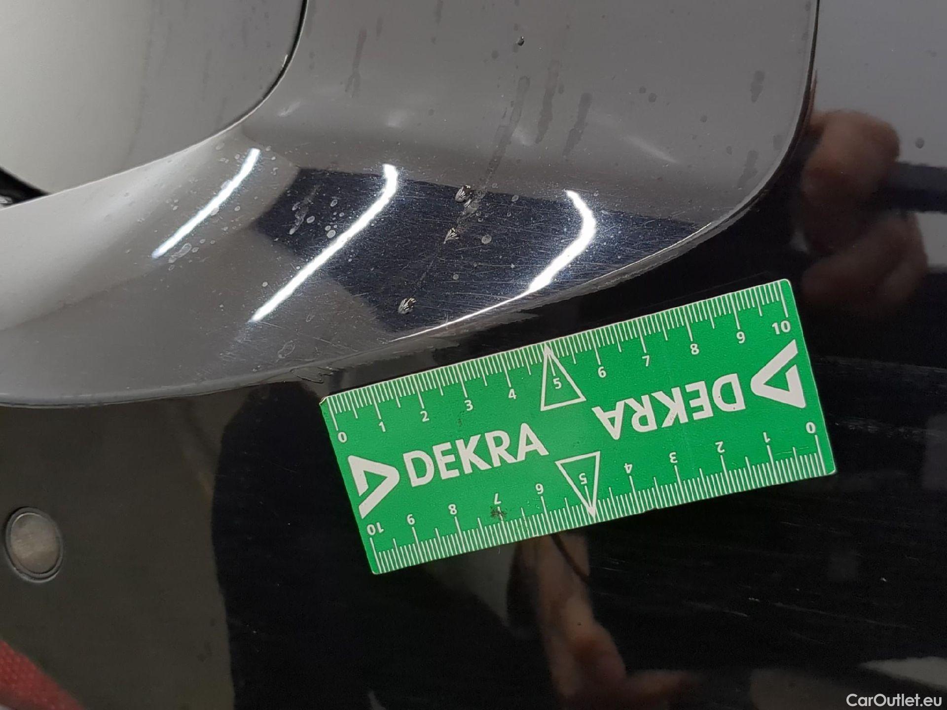  Volkswagen  Golf  VOLKSWAGEN / 2020 / 5P / Berline 2.0 TDI SCR 150 DSG7 Life Busi 1st #19