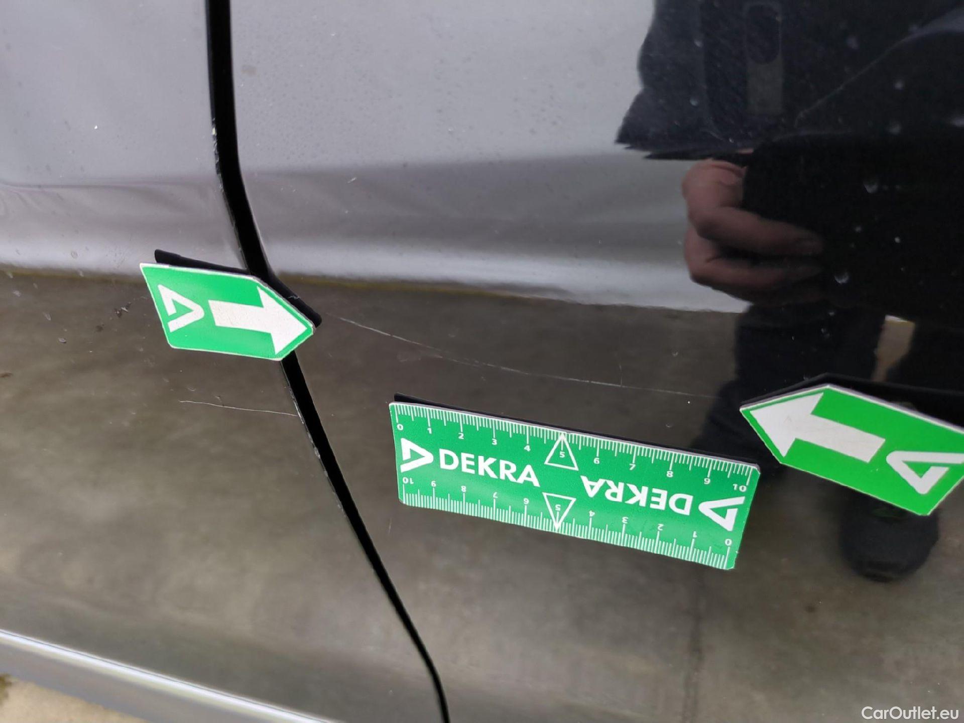  Volkswagen  Tiguan VOLKSWAGEN  / 2020 / 5P / SUV 2.0 TDI 150 DSG7 LIFE PLUS #33