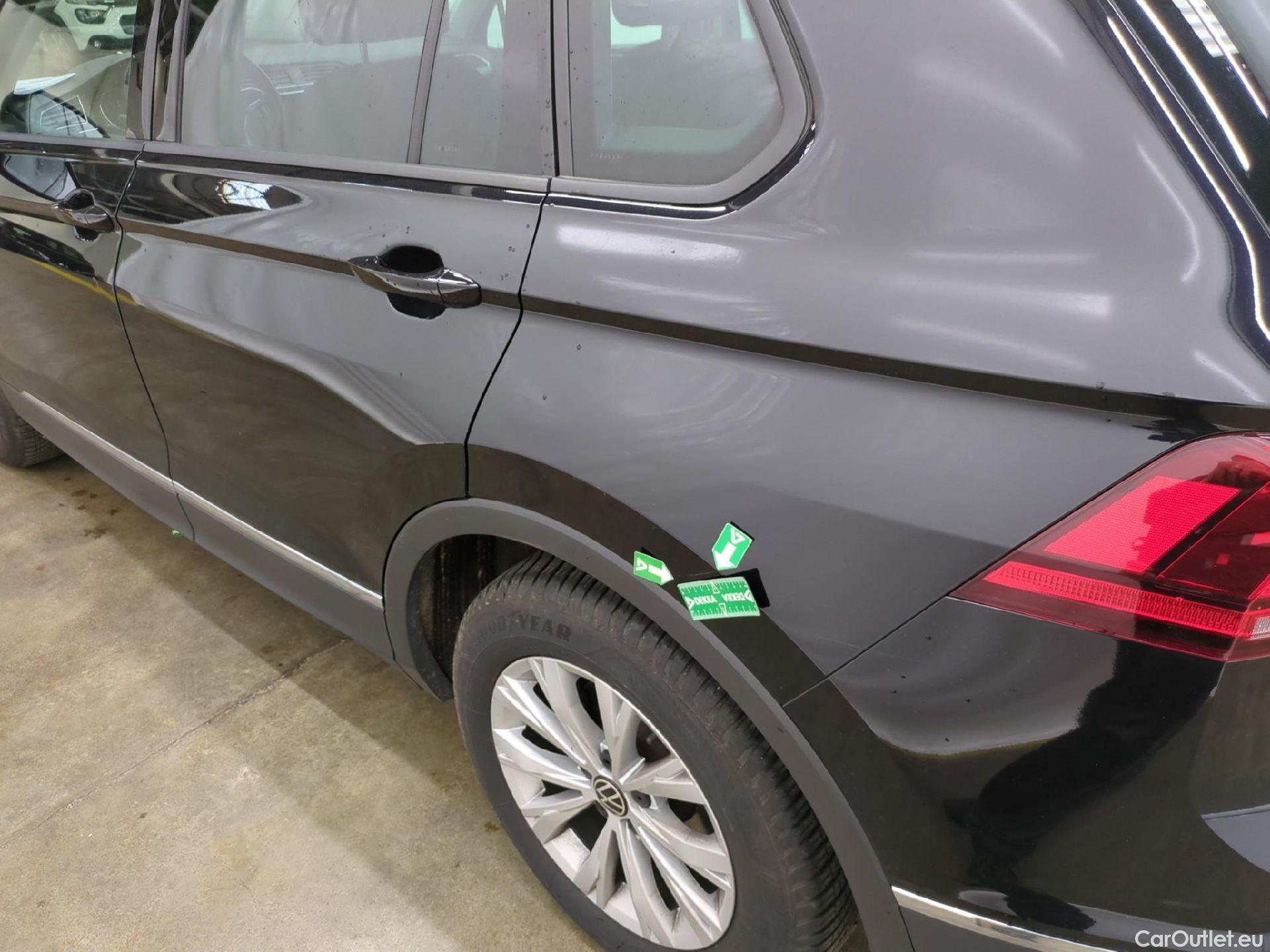  Volkswagen  Tiguan VOLKSWAGEN  / 2020 / 5P / SUV 2.0 TDI 150 DSG7 LIFE PLUS #42