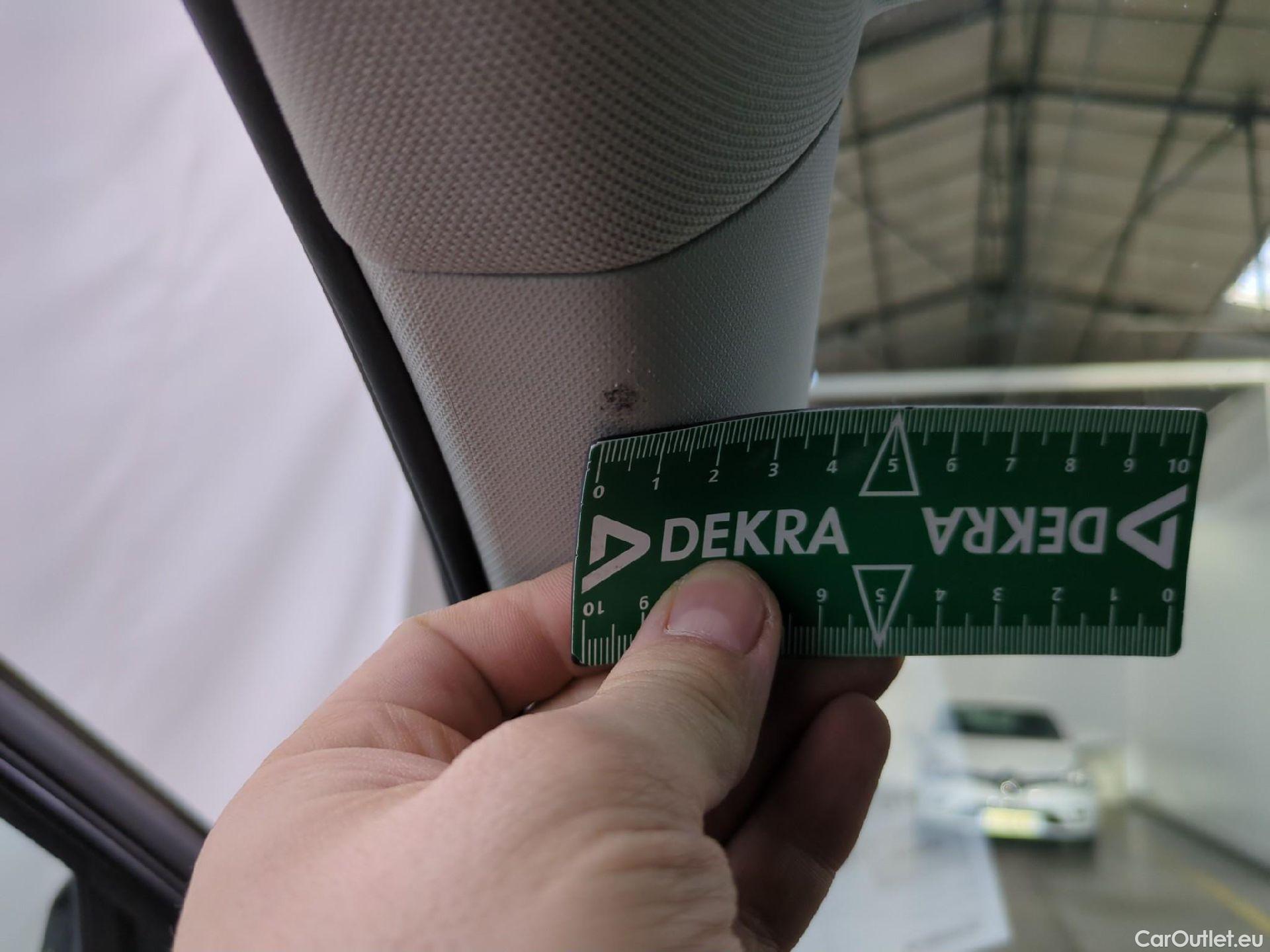  Volkswagen  Tiguan VOLKSWAGEN  / 2020 / 5P / SUV 2.0 TDI 150 DSG7 LIFE PLUS #4