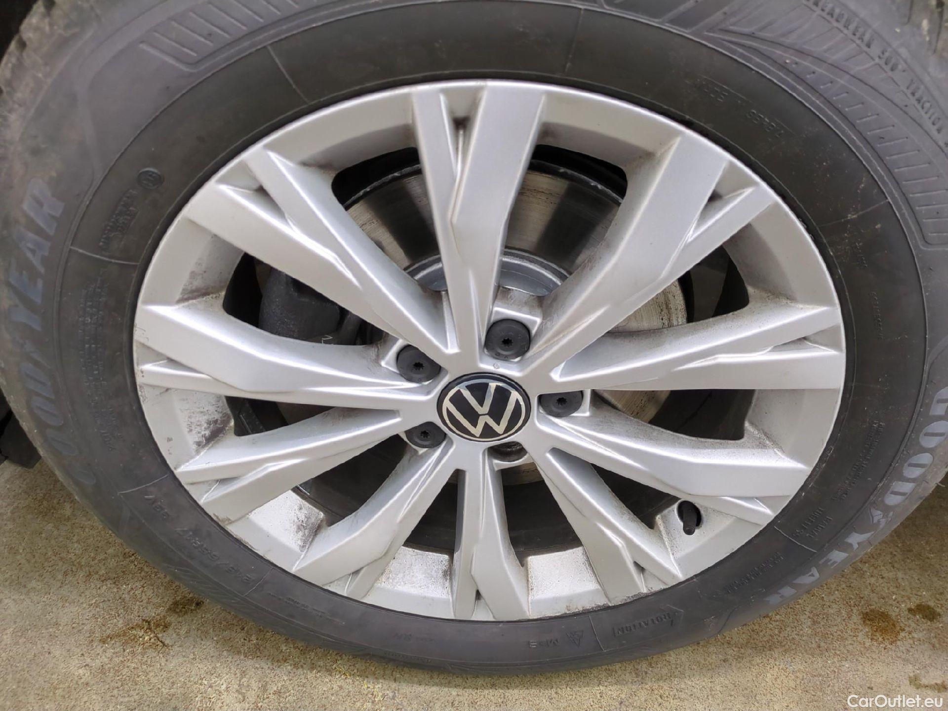  Volkswagen  Tiguan VOLKSWAGEN  / 2020 / 5P / SUV 2.0 TDI 150 DSG7 LIFE PLUS #18