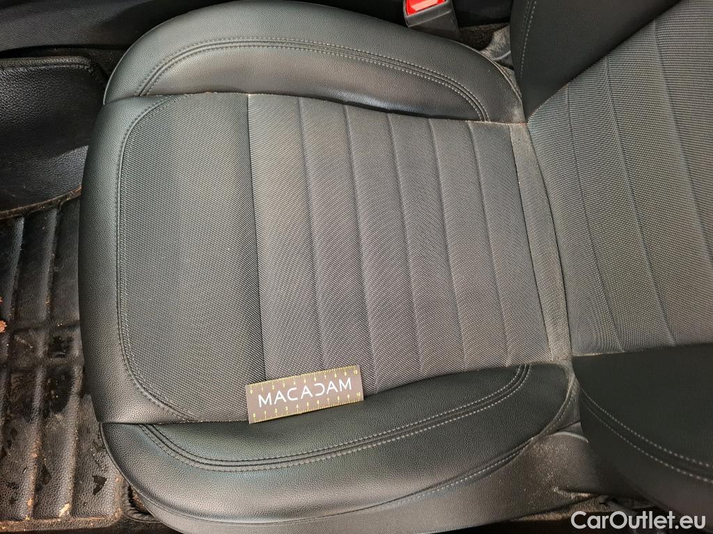  Alfa Romeo  Giulietta ALFA ROMEO Giulia / 2016 / 4P / Berline 2.2 160ch AT8 Sprint #39