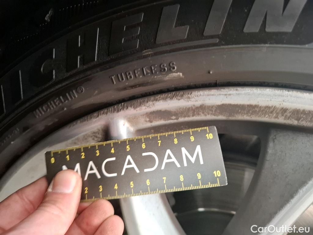  Alfa Romeo  Giulietta ALFA ROMEO Giulia / 2016 / 4P / Berline 2.2 160ch AT8 Sprint #35