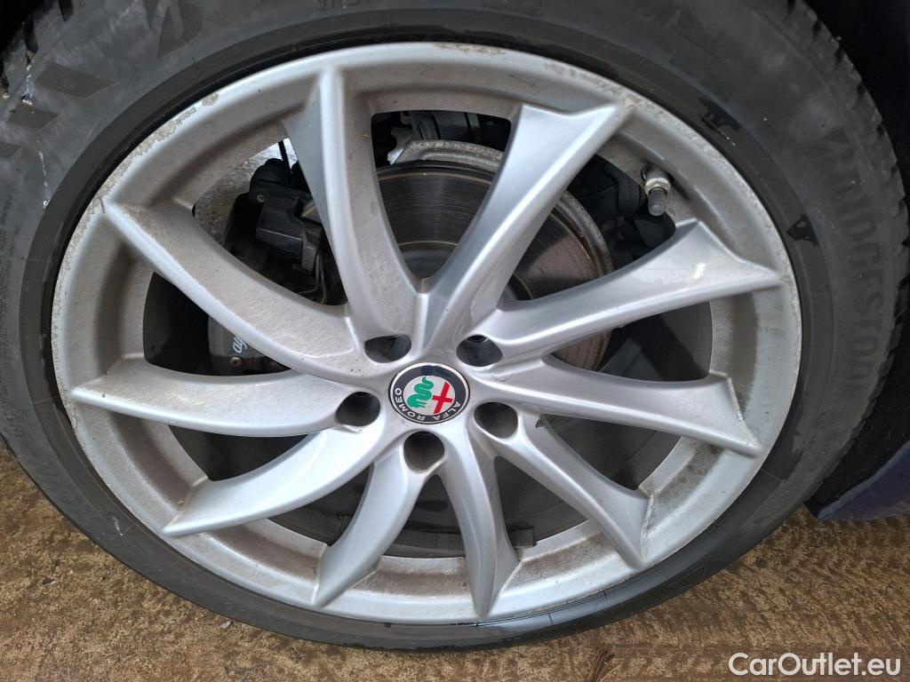  Alfa Romeo  Giulietta ALFA ROMEO Giulia / 2016 / 4P / Berline 2.2 160ch AT8 Sprint #25