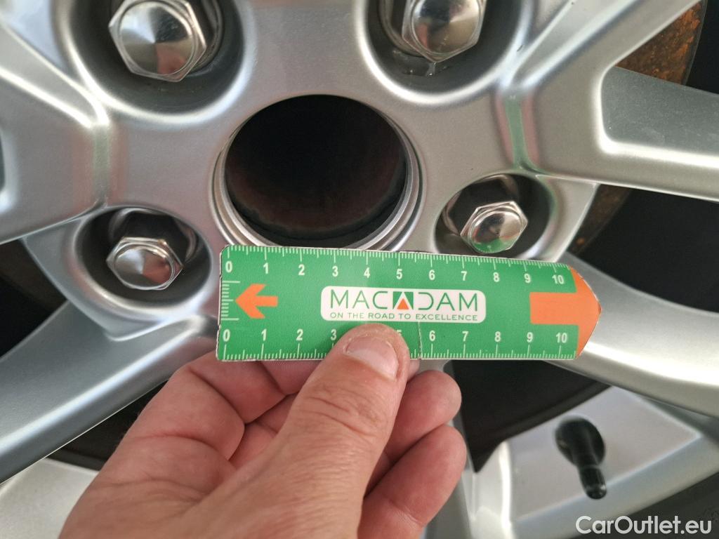  Ford  Kuga FORD  / 2019 / 5P / SUV 2.5 Duratec 190 FHEV Powershift Titanium #24