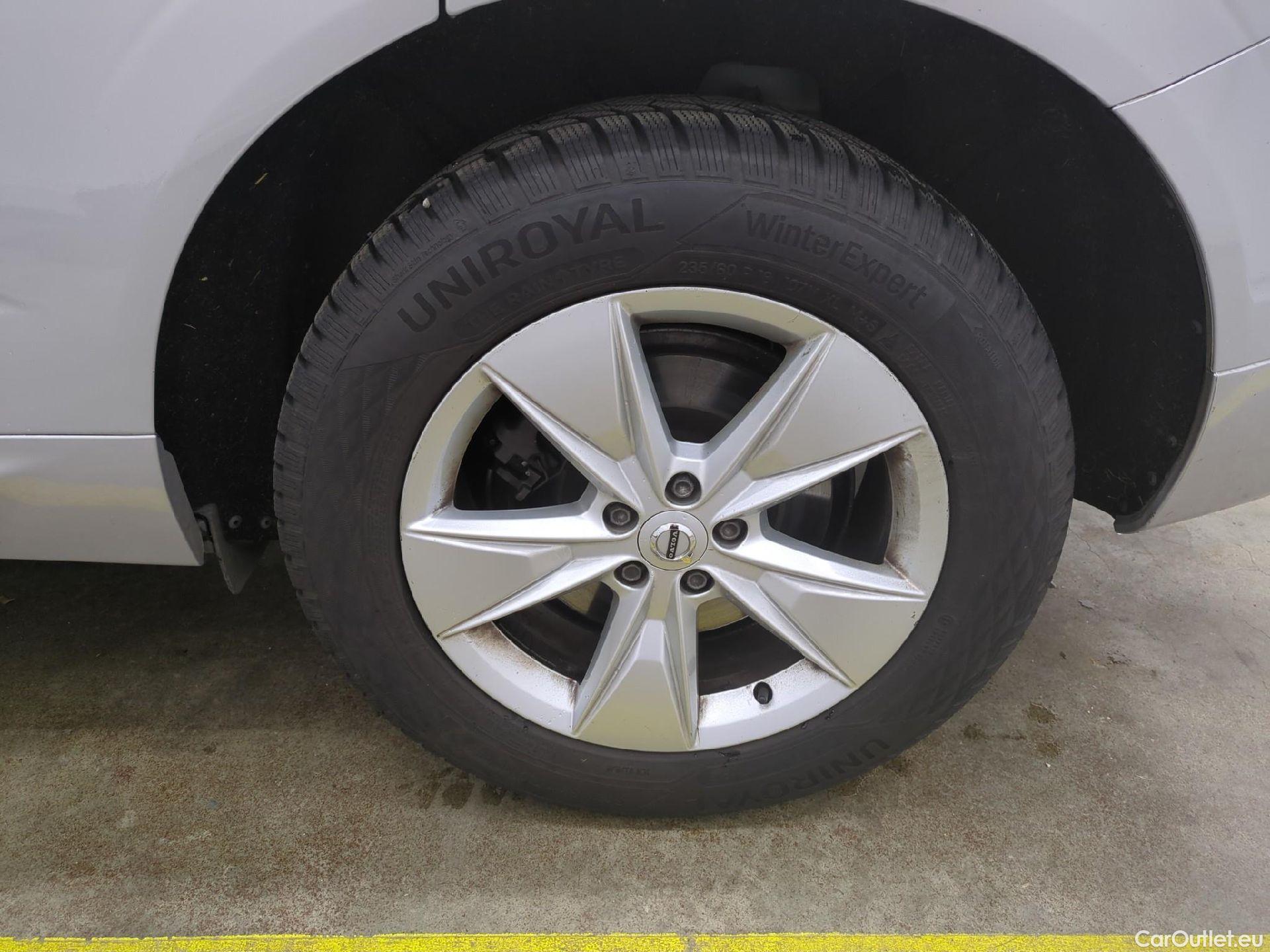  Volvo  XC60 VOLVO  5p SUV B4 AWD 197 Geartro 8 Momentum #4